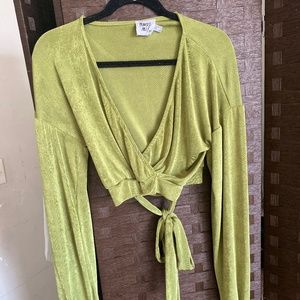 Cropped Green long sleeve